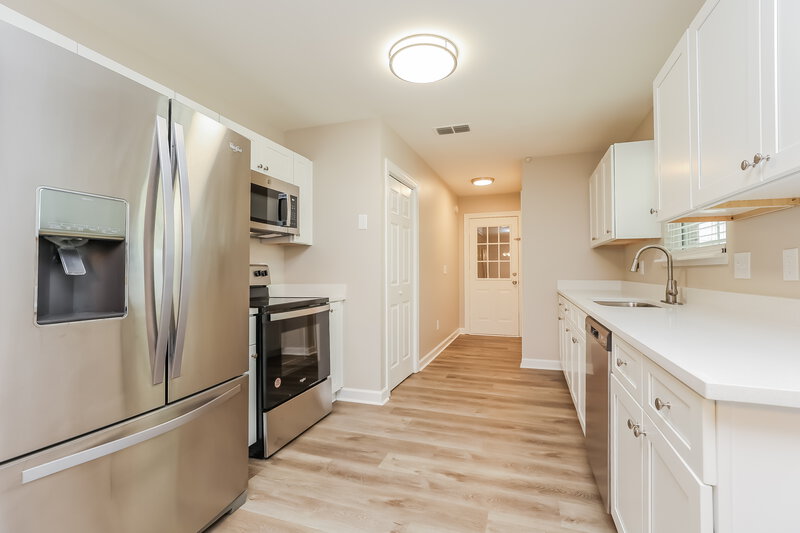 2,140/Mo, 407 Cindi Ct Smyrna, TN 37167 Kitchen View 2