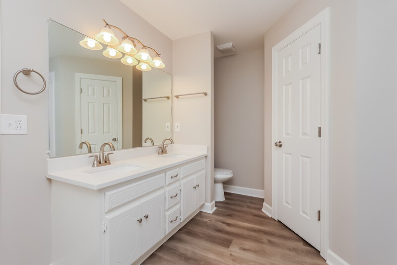 2,140/Mo, 407 Cindi Ct Smyrna, TN 37167 Main Bathroom View