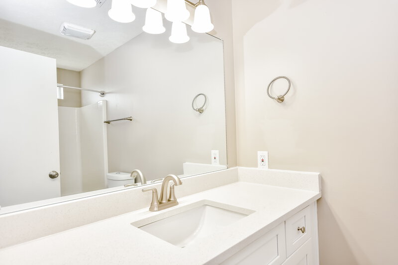 3,240/Mo, 2000 Mansker Dr Goodlettsville, TN 37072 Main Bathroom View