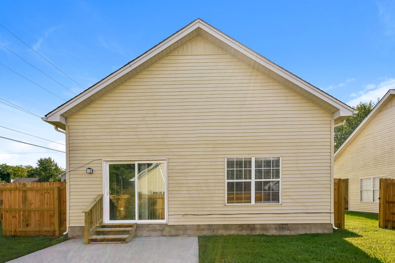 3,240/Mo, 2000 Mansker Dr Goodlettsville, TN 37072 Rear View