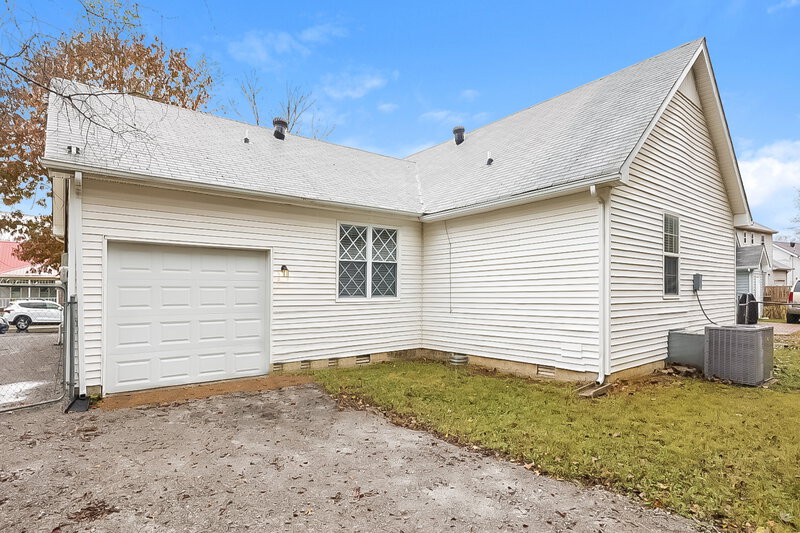 1,860/Mo, 3020 Towne Valley Rd Antioch, TN 37013 Rear View