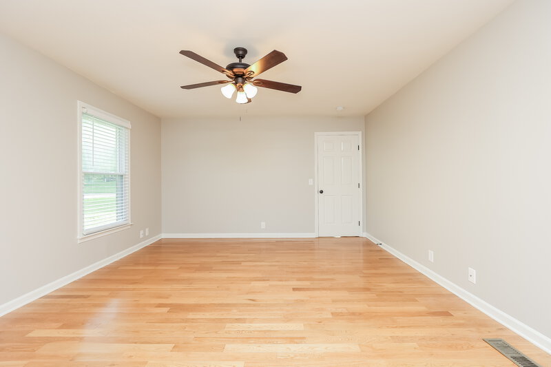 2,089/Mo, 703 Irongate Blvd # A1 Murfreesboro, TN 37129 Main Bedroom View 2