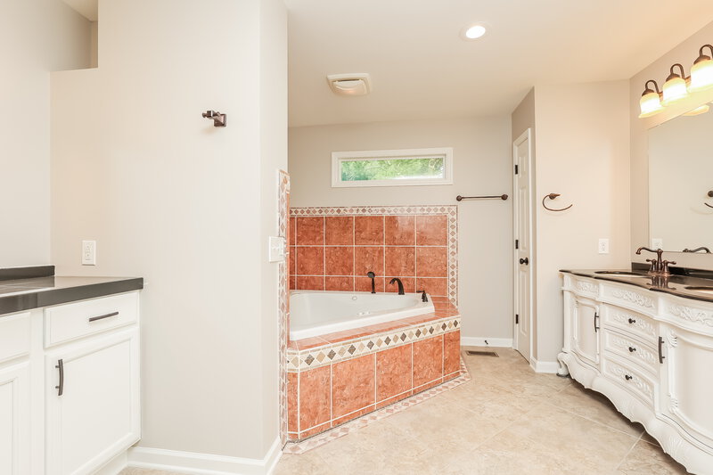2,089/Mo, 703 Irongate Blvd # A1 Murfreesboro, TN 37129 Main Bathroom View