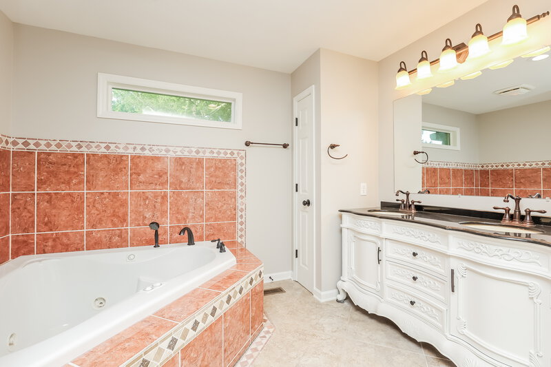 2,089/Mo, 703 Irongate Blvd # A1 Murfreesboro, TN 37129 Main Bathroom View 2