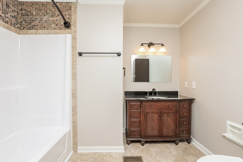 2,089/Mo, 703 Irongate Blvd # A1 Murfreesboro, TN 37129 Bathroom View 3