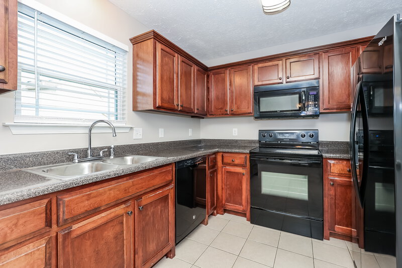 2,060/Mo, 607 Rock Glen Trce Smyrna, TN 37167 Kitchen View 2