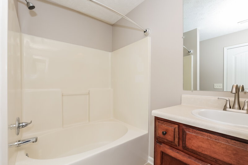 2,060/Mo, 607 Rock Glen Trce Smyrna, TN 37167 Bathroom View