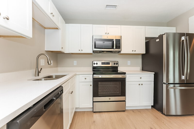 2,130/Mo, 410 Lawson Rd Smyrna, TN 37167 Kitchen View 2