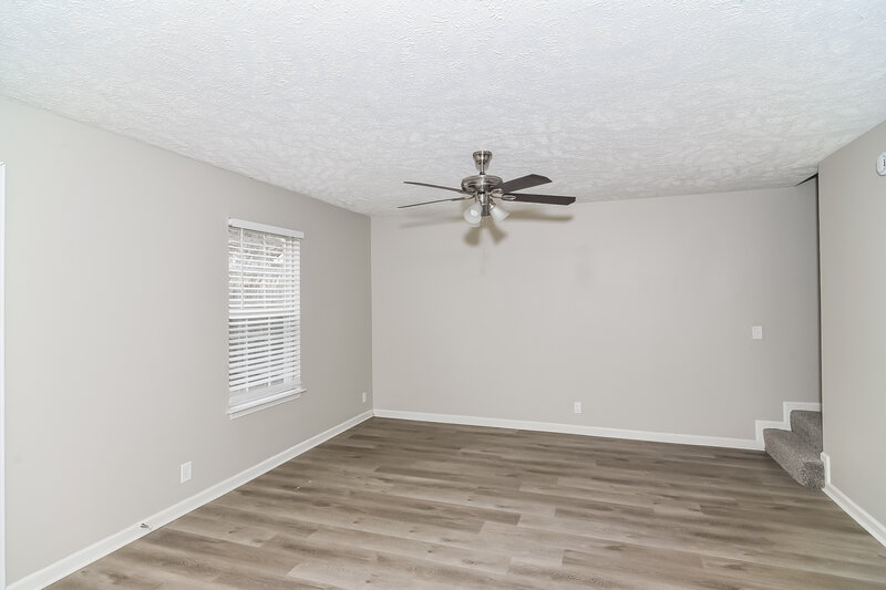 1,860/Mo, 247B Indian Park Dr Murfreesboro, TN 37128 Living Room View