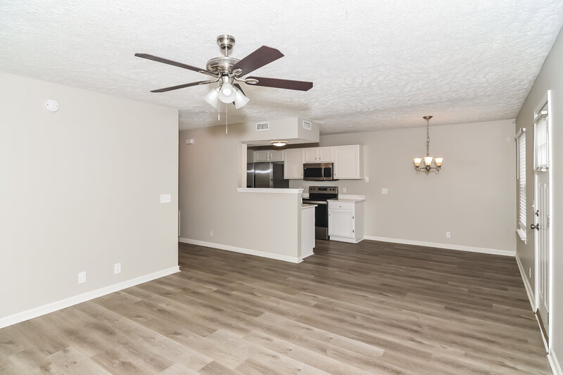 1,860/Mo, 247B Indian Park Dr Murfreesboro, TN 37128 Living Room View 2