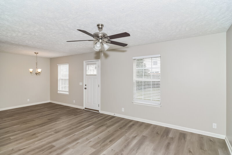 1,860/Mo, 247B Indian Park Dr Murfreesboro, TN 37128 Living Room View 3