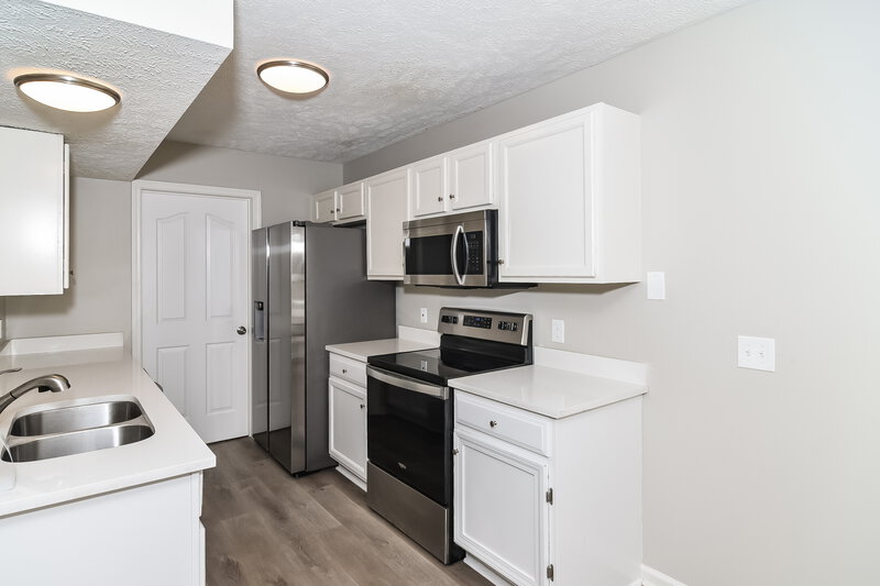 1,860/Mo, 247B Indian Park Dr Murfreesboro, TN 37128 Kitchen View