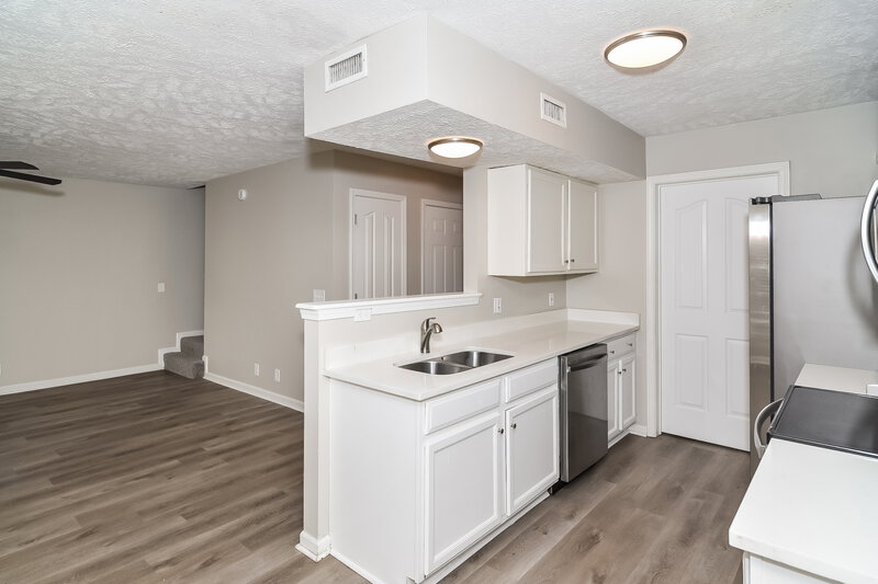 1,860/Mo, 247B Indian Park Dr Murfreesboro, TN 37128 Kitchen View 3