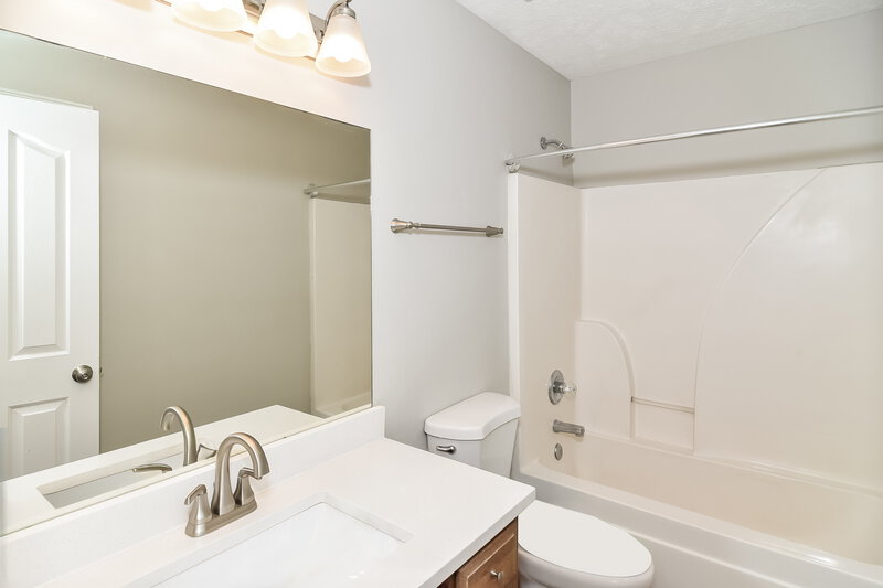 1,860/Mo, 247B Indian Park Dr Murfreesboro, TN 37128 Main Bathroom View