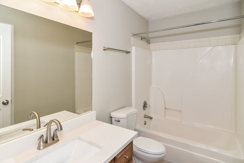 1,860/Mo, 247B Indian Park Dr Murfreesboro, TN 37128 Bathroom View