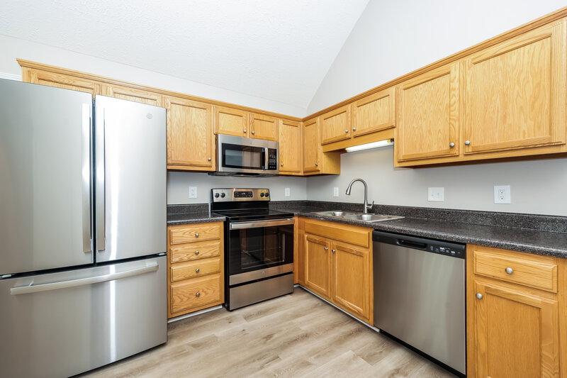 1,965/Mo, 2420 Plymouth Ct Murfreesboro, TN 37127 Kitchen View 2