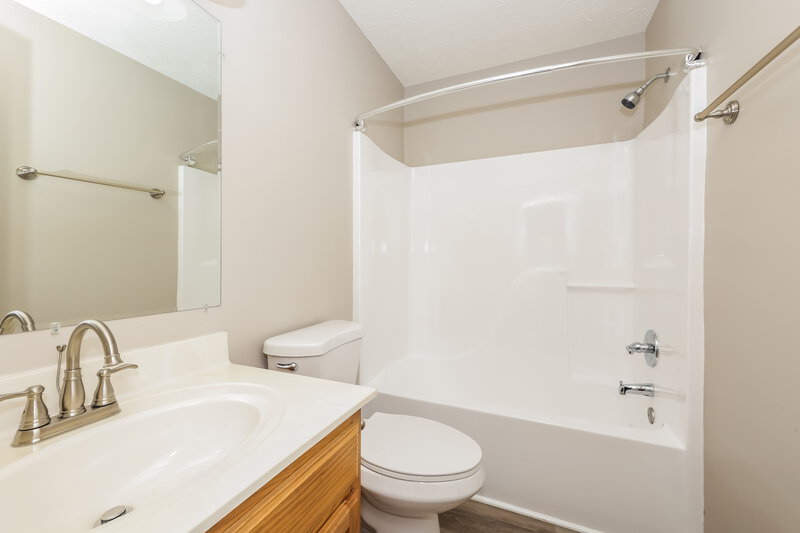 1,965/Mo, 2420 Plymouth Ct Murfreesboro, TN 37127 Main Bathroom View