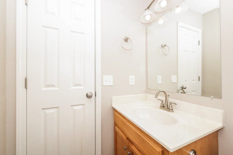 1,965/Mo, 2420 Plymouth Ct Murfreesboro, TN 37127 Main Bathroom View 2