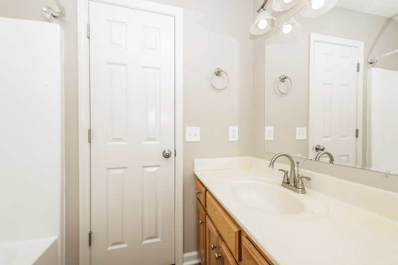 1,965/Mo, 2420 Plymouth Ct Murfreesboro, TN 37127 Bathroom View 2