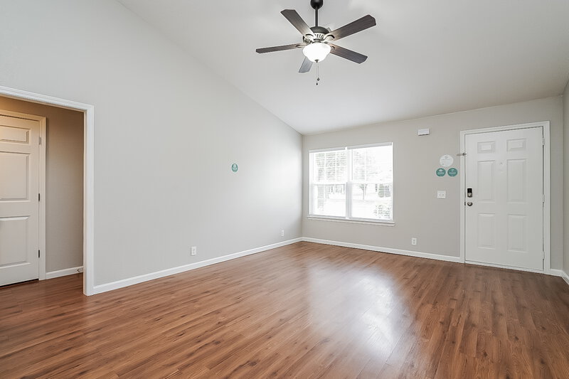 1,765/Mo, 7509 W Winchester Dr Antioch, TN 37013 Living Room View 2
