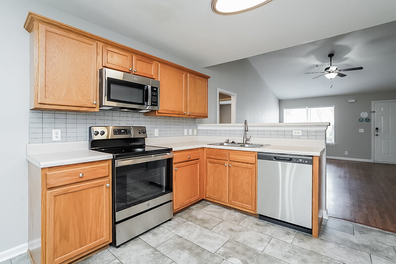 1,765/Mo, 7509 W Winchester Dr Antioch, TN 37013 Kitchen View 2