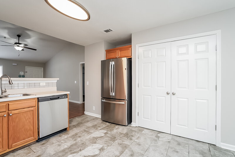 1,765/Mo, 7509 W Winchester Dr Antioch, TN 37013 Kitchen View 3