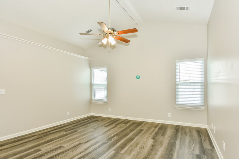 2,850/Mo, 4440 Stoneview Dr Antioch, TN 37013 Living Room View 2