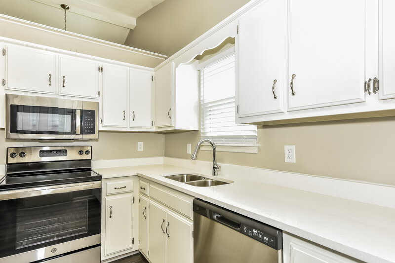 2,850/Mo, 4440 Stoneview Dr Antioch, TN 37013 Kitchen View