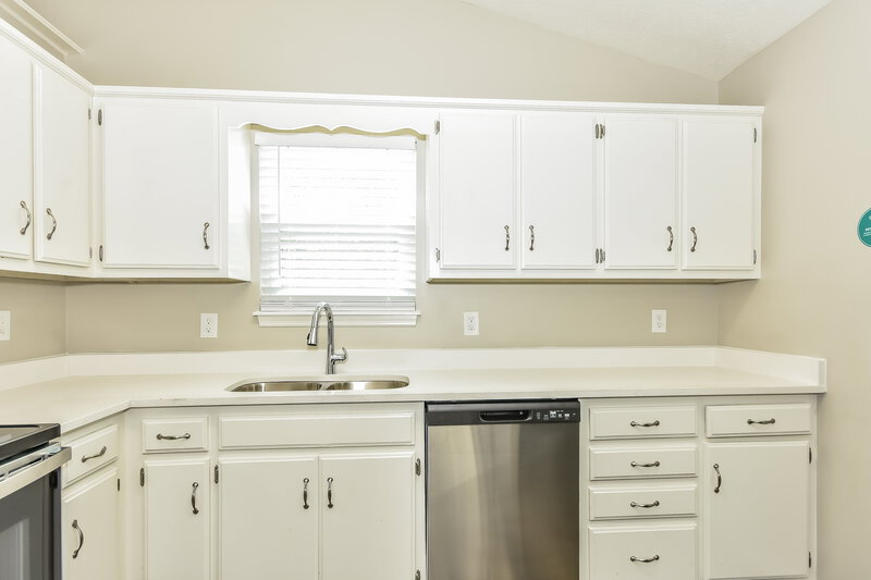 2,850/Mo, 4440 Stoneview Dr Antioch, TN 37013 Kitchen View 2