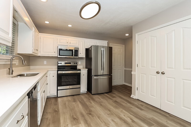 2,015/Mo, 1530 River Rock Blvd Murfreesboro, TN 37128 Kitchen View 2