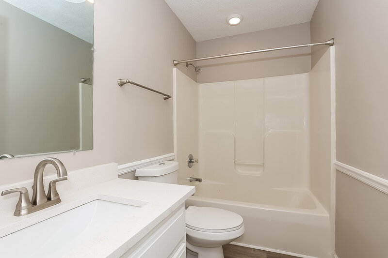 2,015/Mo, 1530 River Rock Blvd Murfreesboro, TN 37128 Main Bathroom View