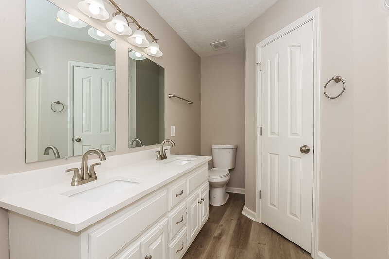2,015/Mo, 1530 River Rock Blvd Murfreesboro, TN 37128 Main Bathroom View 2