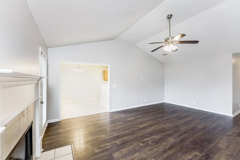 2,100/Mo, 1547 Saint Andrews Dr Murfreesboro, TN 37128 Living Room View