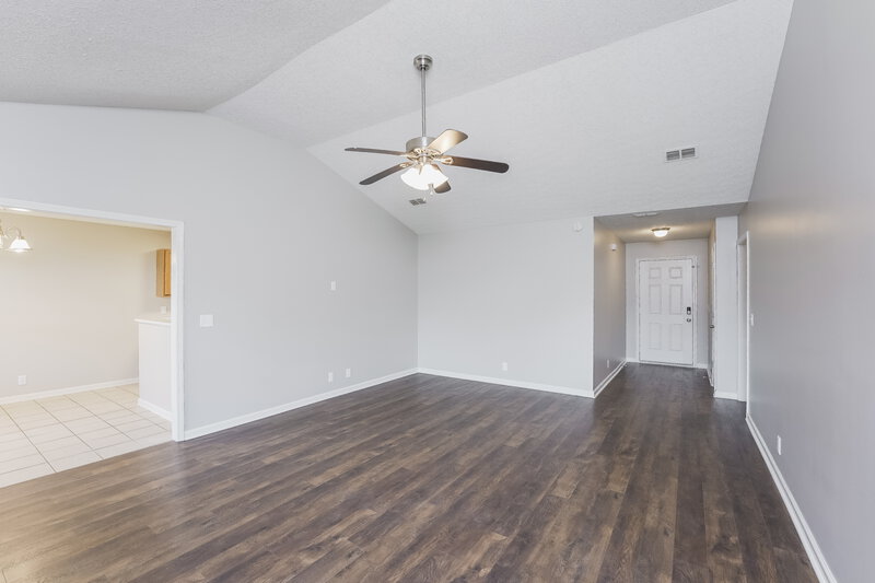 2,100/Mo, 1547 Saint Andrews Dr Murfreesboro, TN 37128 Living Room View 3