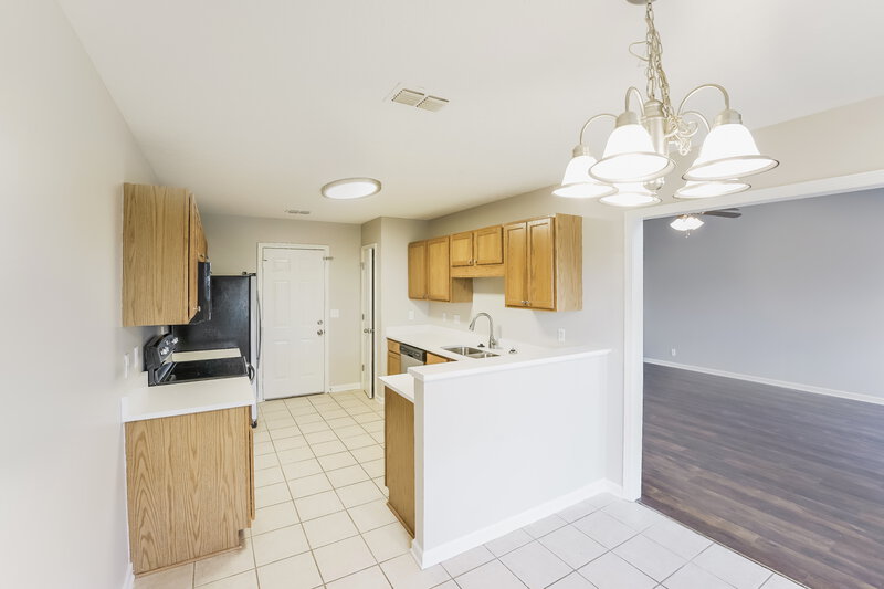 2,100/Mo, 1547 Saint Andrews Dr Murfreesboro, TN 37128 Dining Room View
