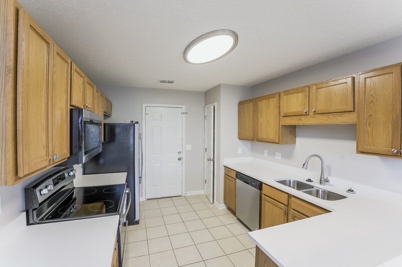 2,100/Mo, 1547 Saint Andrews Dr Murfreesboro, TN 37128 Kitchen View