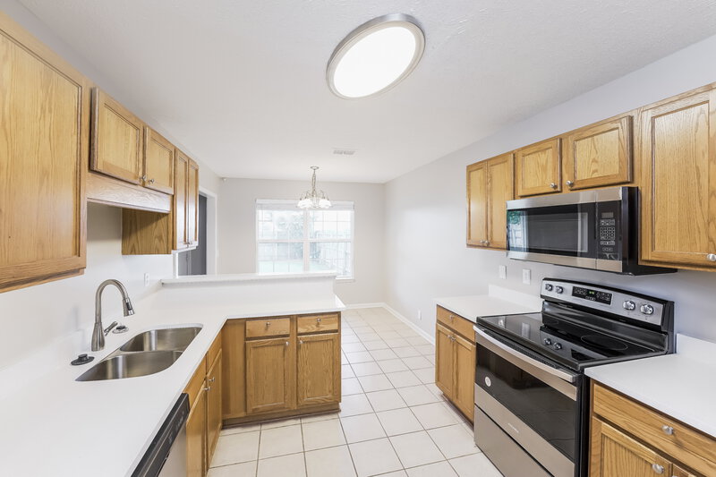 2,100/Mo, 1547 Saint Andrews Dr Murfreesboro, TN 37128 Kitchen View 2