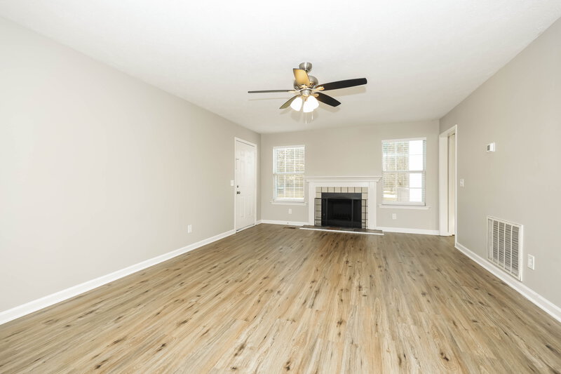 2,245/Mo, 102 Prospect Ct La Vergne, TN 37086 Living Room View 2