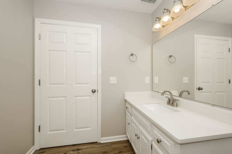2,245/Mo, 102 Prospect Ct La Vergne, TN 37086 Main Bathroom View