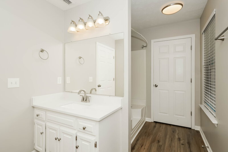 2,245/Mo, 102 Prospect Ct La Vergne, TN 37086 Main Bathroom View 2