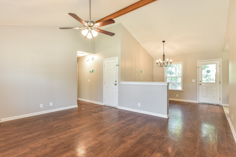 2,690/Mo, 4936 Deerhaven Dr Antioch, TN 37013 Living Room View 2