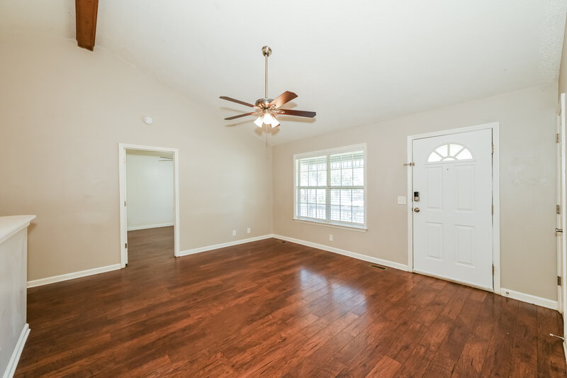 2,065/Mo, 4936 Deerhaven Dr Antioch, TN 37013 Living Room View 2