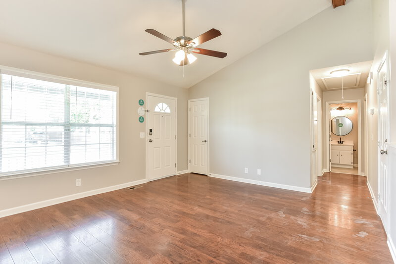 2,690/Mo, 4936 Deerhaven Dr Antioch, TN 37013 Living Room View 3