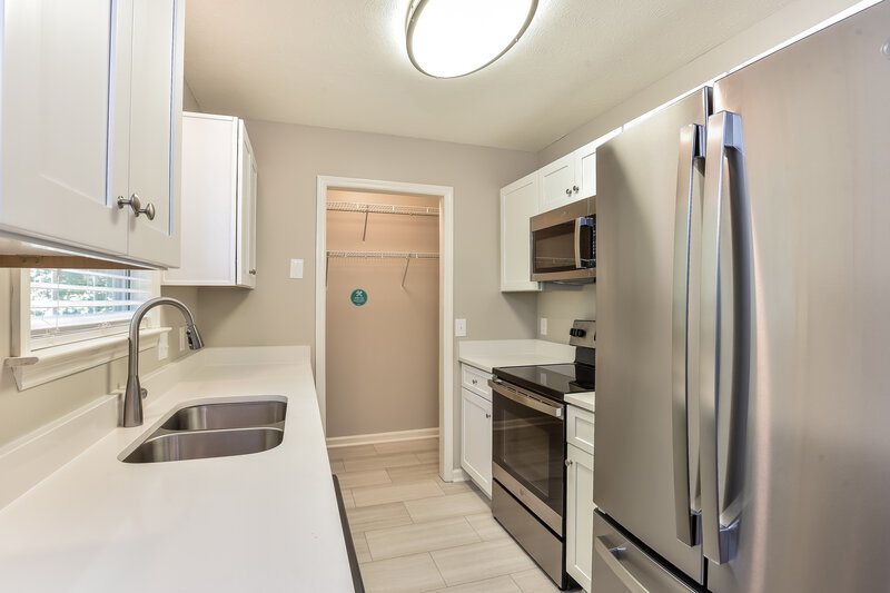 2,690/Mo, 4936 Deerhaven Dr Antioch, TN 37013 Kitchen View 2