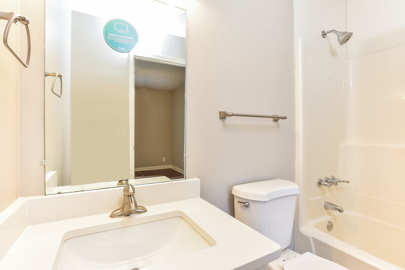 2,690/Mo, 4936 Deerhaven Dr Antioch, TN 37013 Main Bathroom View