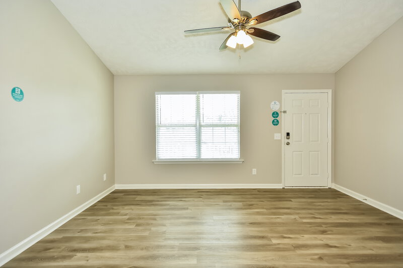 1,785/Mo, 604 Sanders Dr La Vergne, TN 37086 Living Room View