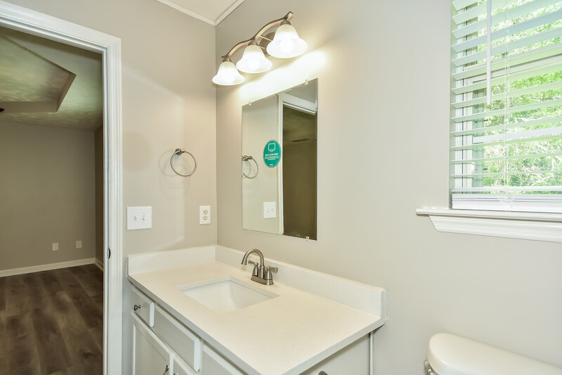 1,785/Mo, 604 Sanders Dr La Vergne, TN 37086 Main Bathroom View