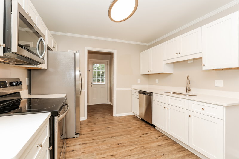 2,535/Mo, 2409 Racquet Club Dr Murfreesboro, TN 37128 Kitchen View 2