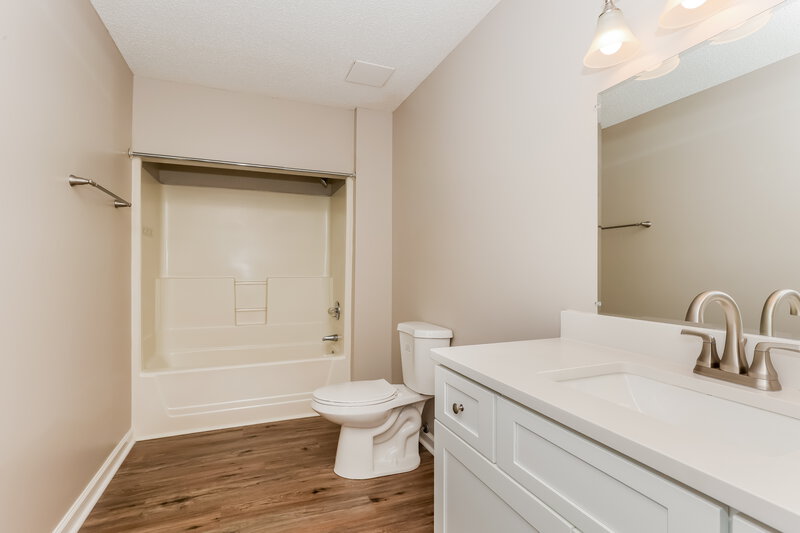 2,535/Mo, 2409 Racquet Club Dr Murfreesboro, TN 37128 Bathroom View