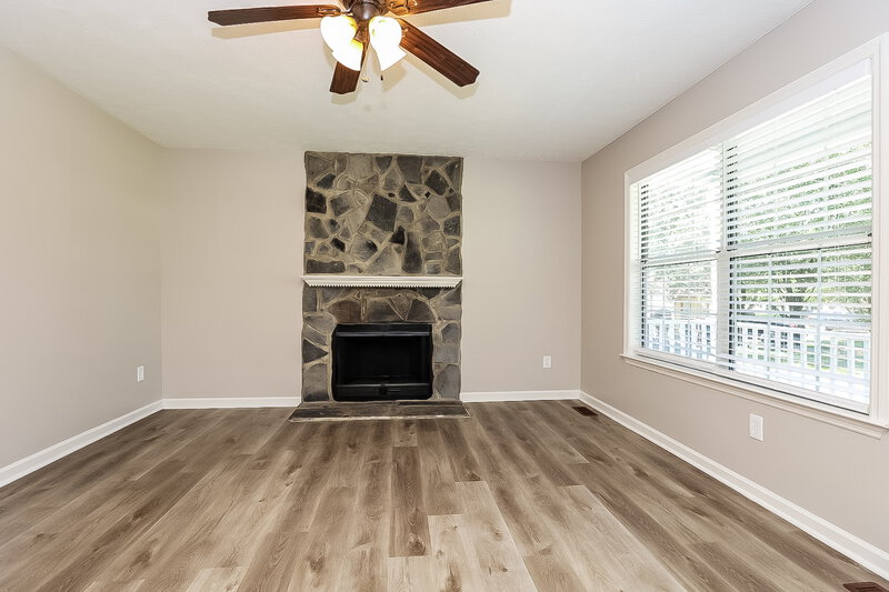 2,295/Mo, 386 Park Ct E La Vergne, TN 37086 Living Room View